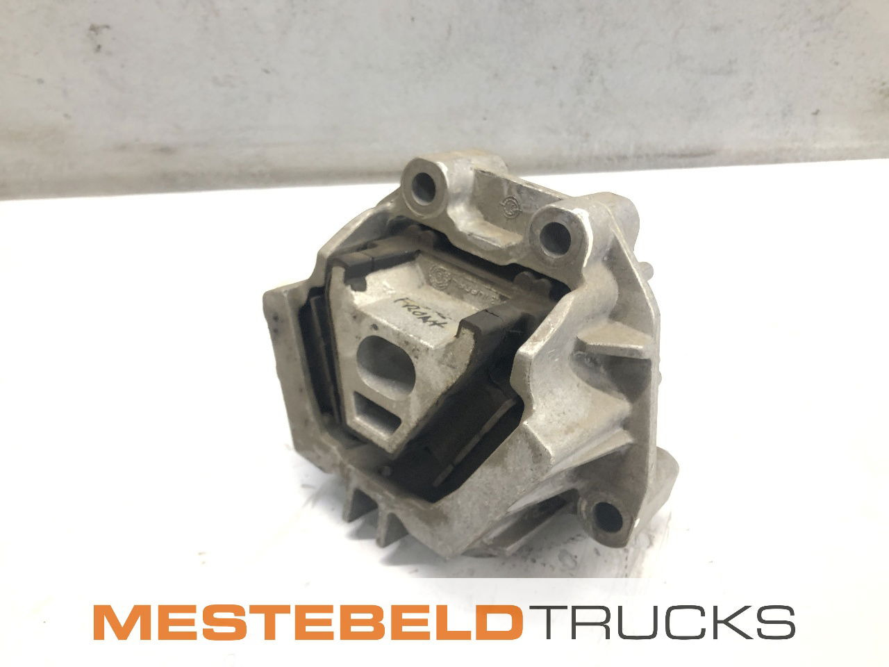 Renault Motorsteun Midlum - Frame/ Chassis voor Vrachtwagen: afbeelding 1 Renault Motorsteun Midlum - Frame/ Chassis voor Vrachtwagen: afbeelding 1