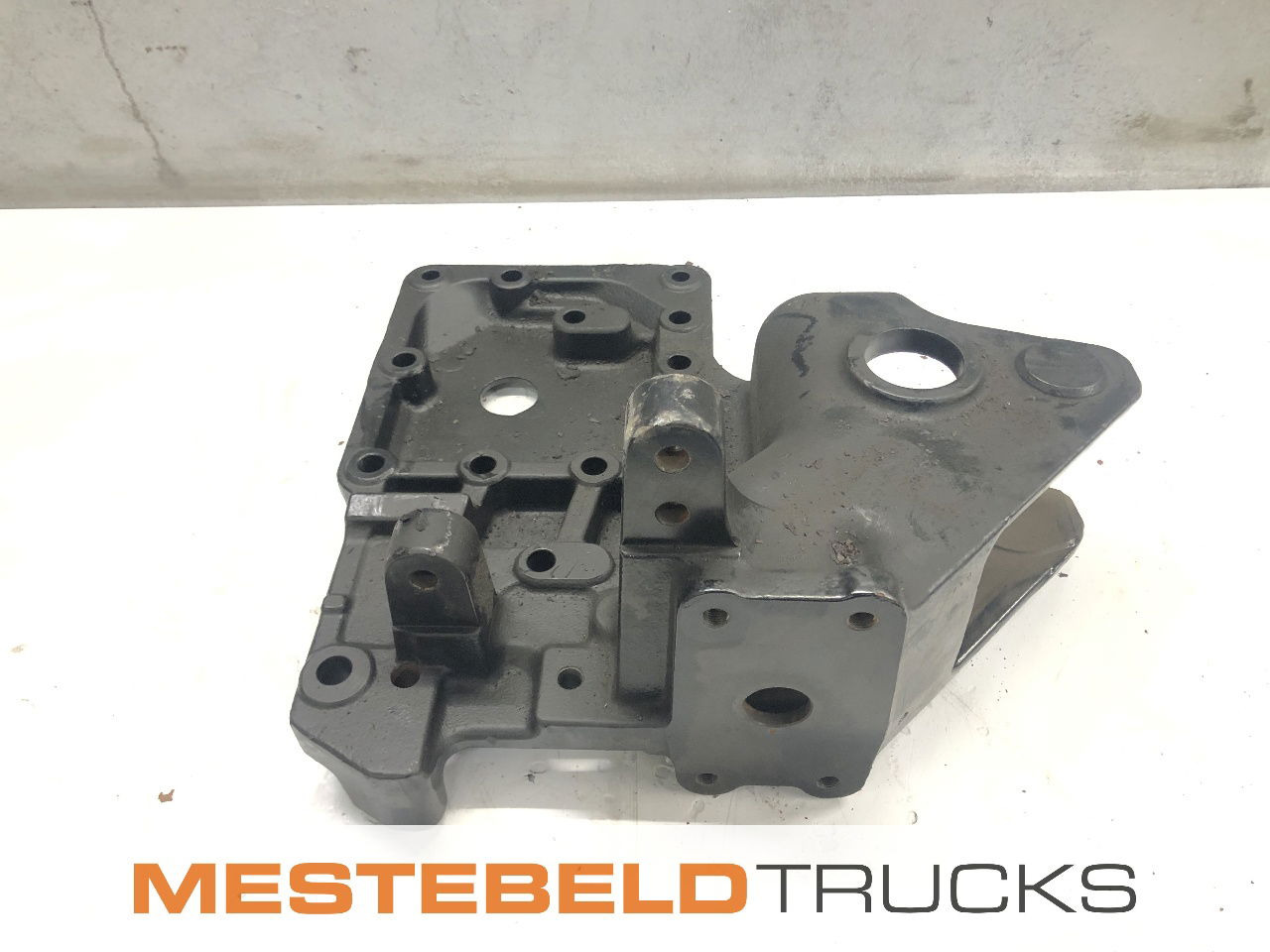 Renault Steun v. dwarsbalk Midlum - Frame/ Chassis voor Vrachtwagen: afbeelding 1 Renault Steun v. dwarsbalk Midlum - Frame/ Chassis voor Vrachtwagen: afbeelding 1