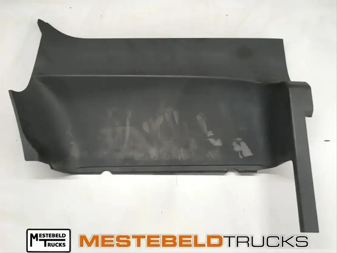 Scania Afdekkap rechts van instapbak - Cabine en interieur voor Vrachtwagen: afbeelding 1 Scania Afdekkap rechts van instapbak - Cabine en interieur voor Vrachtwagen: afbeelding 1