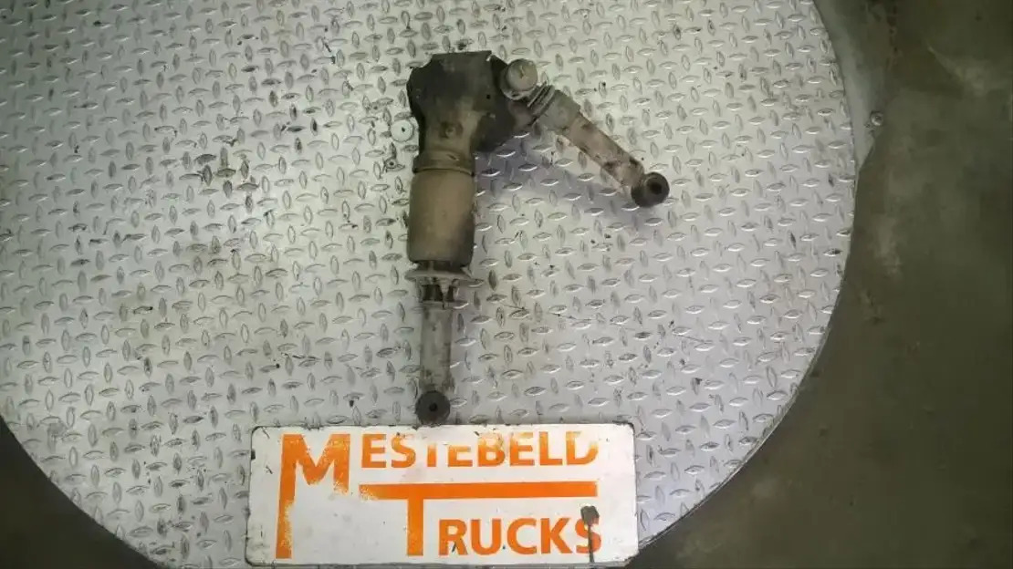 Volvo Cabinebevestiging achter  - Cabine en interieur voor Vrachtwagen: afbeelding 1 Volvo Cabinebevestiging achter  - Cabine en interieur voor Vrachtwagen: afbeelding 1