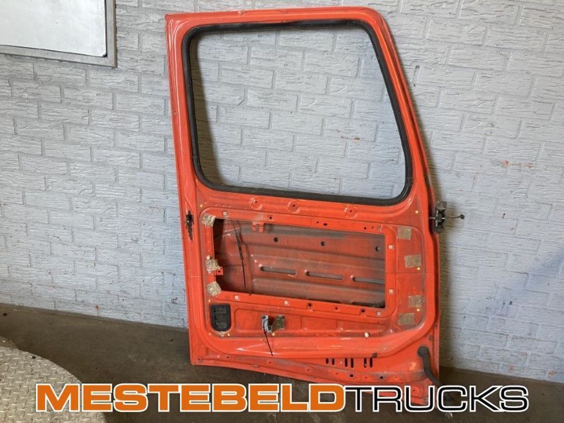 Volvo Deur rechts  - Cabine en interieur voor Vrachtwagen: afbeelding 2 Volvo Deur rechts  - Cabine en interieur voor Vrachtwagen: afbeelding 2