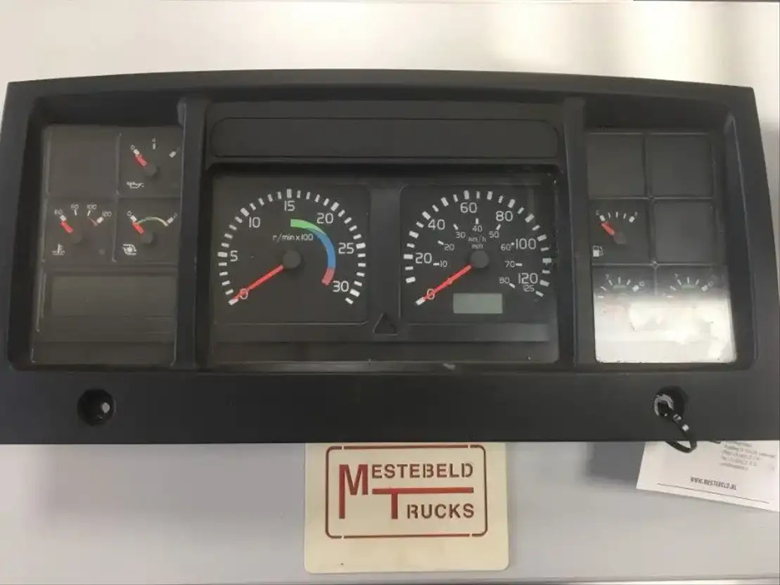 Volvo Instrumentenpaneel - Cabine en interieur voor Vrachtwagen: afbeelding 1 Volvo Instrumentenpaneel - Cabine en interieur voor Vrachtwagen: afbeelding 1