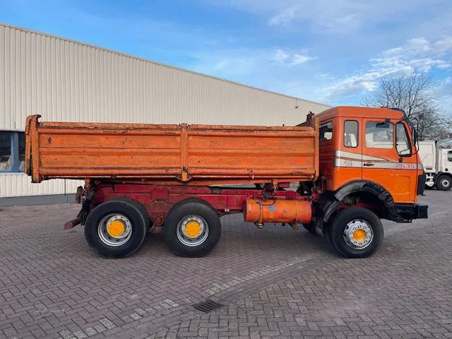 Mercedes-Benz AK 2635 6x4 V8 - Kipper vrachtwagen: afbeelding 2 Mercedes-Benz AK 2635 6x4 V8 - Kipper vrachtwagen: afbeelding 2