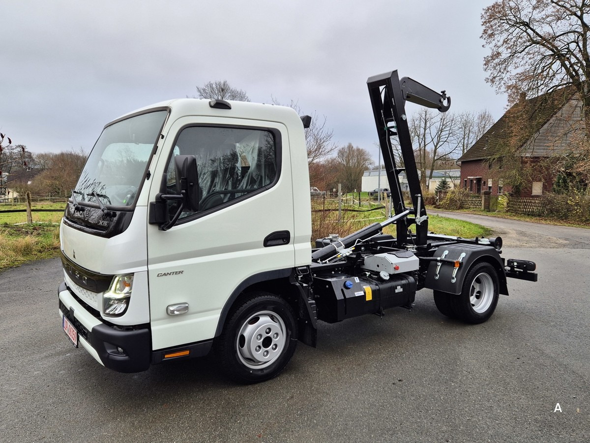 FUSO 3C15 Duonic Aut.City Abrollkipper AHK 3.5T - Haakarmsysteem vrachtwagen: afbeelding 1 FUSO 3C15 Duonic Aut.City Abrollkipper AHK 3.5T - Haakarmsysteem vrachtwagen: afbeelding 1
