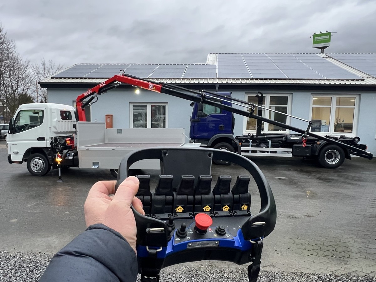 FUSO 3S15 Alu Pritsche 2.80m Ladekran Funk! sofort ve - Kraanwagen, Bestelwagen open laadbak: afbeelding 2 FUSO 3S15 Alu Pritsche 2.80m Ladekran Funk! sofort ve - Kraanwagen, Bestelwagen open laadbak: afbeelding 2