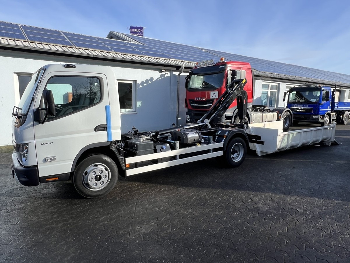 FUSO Canter FUSO 7C18 City Abrollkipper - Haakarmsysteem vrachtwagen: afbeelding 3 FUSO Canter FUSO 7C18 City Abrollkipper - Haakarmsysteem vrachtwagen: afbeelding 3