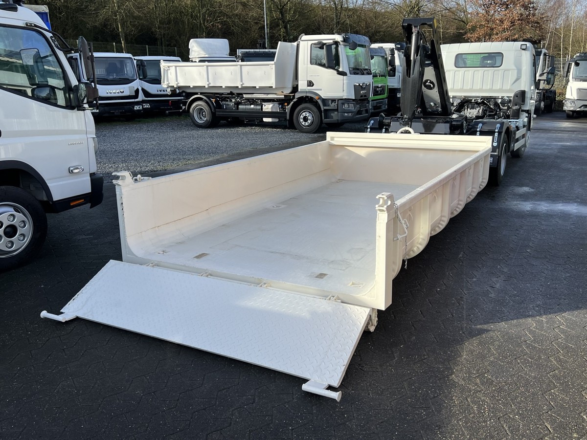 FUSO Canter FUSO 7C18 City Abrollkipper - Haakarmsysteem vrachtwagen: afbeelding 4 FUSO Canter FUSO 7C18 City Abrollkipper - Haakarmsysteem vrachtwagen: afbeelding 4