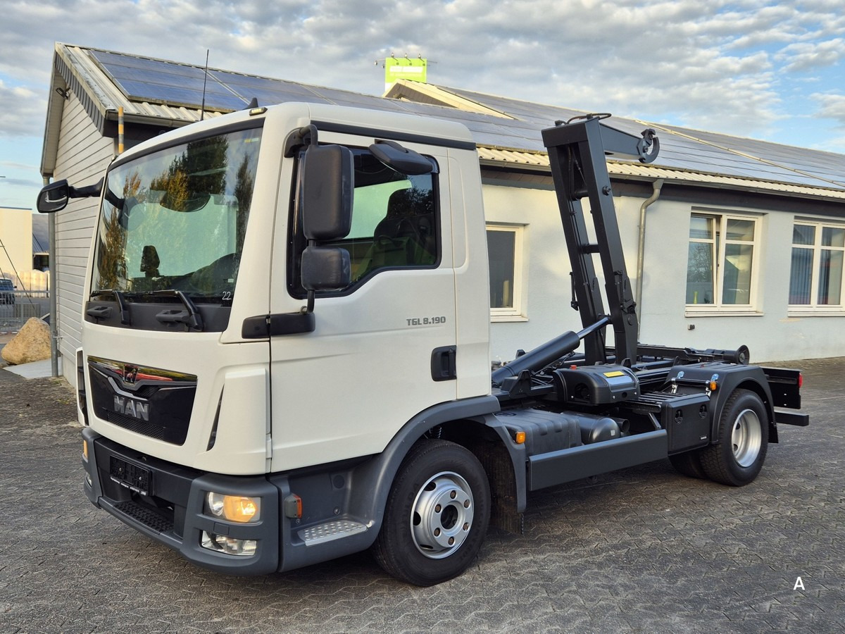 MAN TGL 8.190 BL City Abrollkipper Aut., 2 x AHK sof - Haakarmsysteem vrachtwagen: afbeelding 1 MAN TGL 8.190 BL City Abrollkipper Aut., 2 x AHK sof - Haakarmsysteem vrachtwagen: afbeelding 1