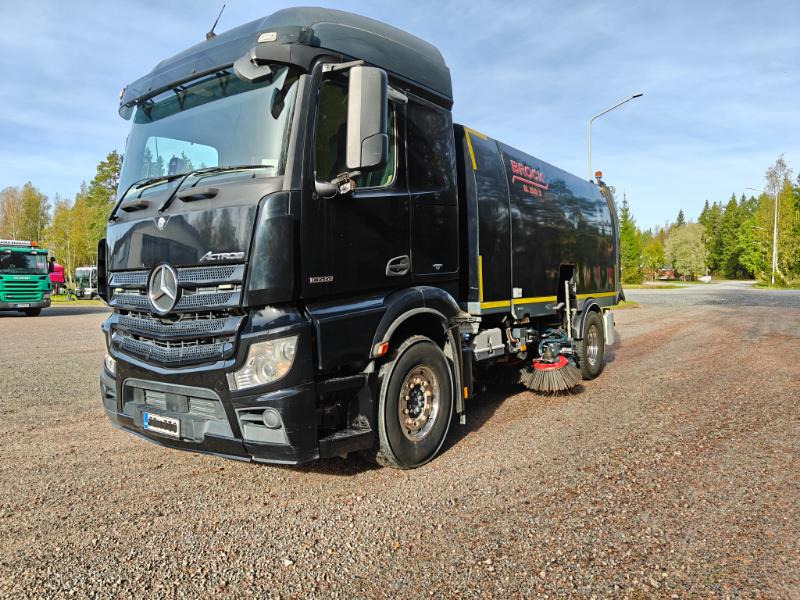 Brock SL280/2 MB Actros 1833 - Veegwagen: afbeelding 2 Brock SL280/2 MB Actros 1833 - Veegwagen: afbeelding 2