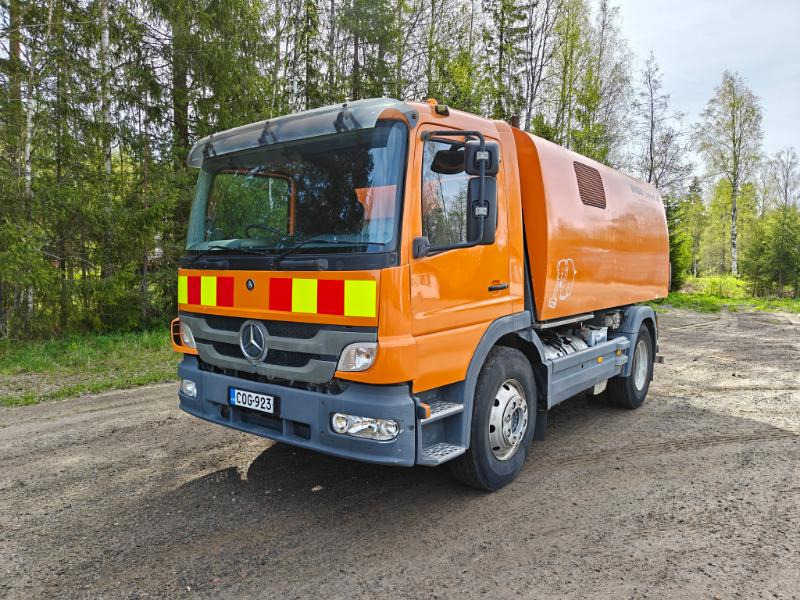 Bucher Cityfant 60 MB Atego - Veegwagen: afbeelding 2 Bucher Cityfant 60 MB Atego - Veegwagen: afbeelding 2