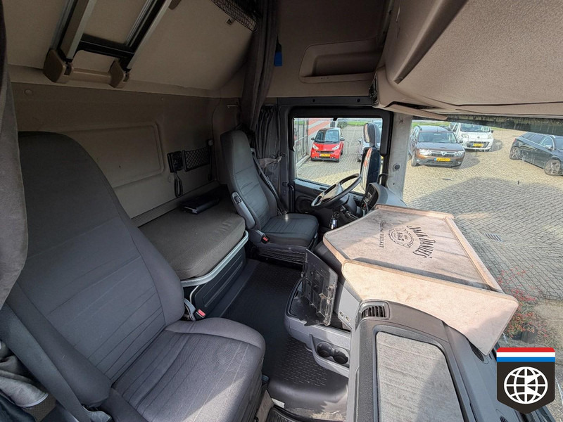 Trekker Scania R410 NIGHT A/C / 2X TANK / RETARDER / TUV: 06-26: afbeelding 14 Trekker Scania R410 NIGHT A/C / 2X TANK / RETARDER / TUV: 06-26: afbeelding 14