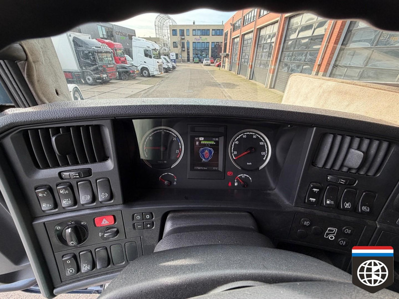 Trekker Scania R410 NIGHT A/C / 2X TANK / RETARDER / TUV: 06-26: afbeelding 11 Trekker Scania R410 NIGHT A/C / 2X TANK / RETARDER / TUV: 06-26: afbeelding 11