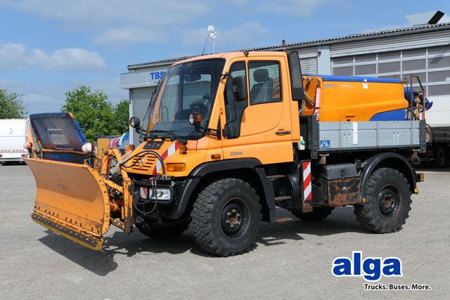 Unimog U 300 4x4, Schmidt, Streuer, Schild, Klima,27tkm - Bestelwagen: afbeelding 1 Unimog U 300 4x4, Schmidt, Streuer, Schild, Klima,27tkm - Bestelwagen: afbeelding 1