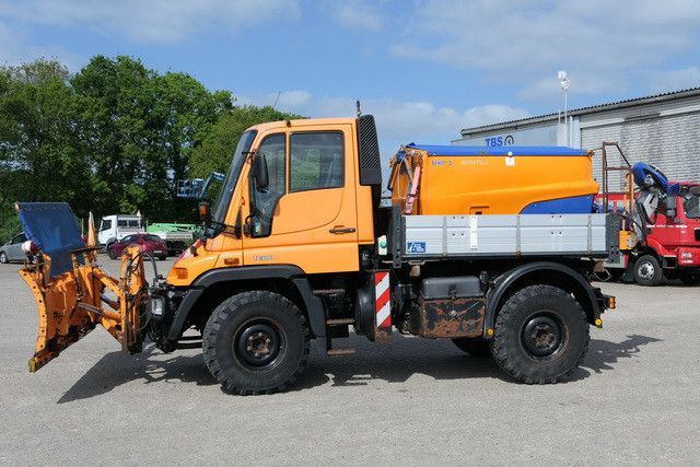 Unimog U 300 4x4, Schmidt, Streuer, Schild, Klima,27tkm - Bestelwagen: afbeelding 3 Unimog U 300 4x4, Schmidt, Streuer, Schild, Klima,27tkm - Bestelwagen: afbeelding 3