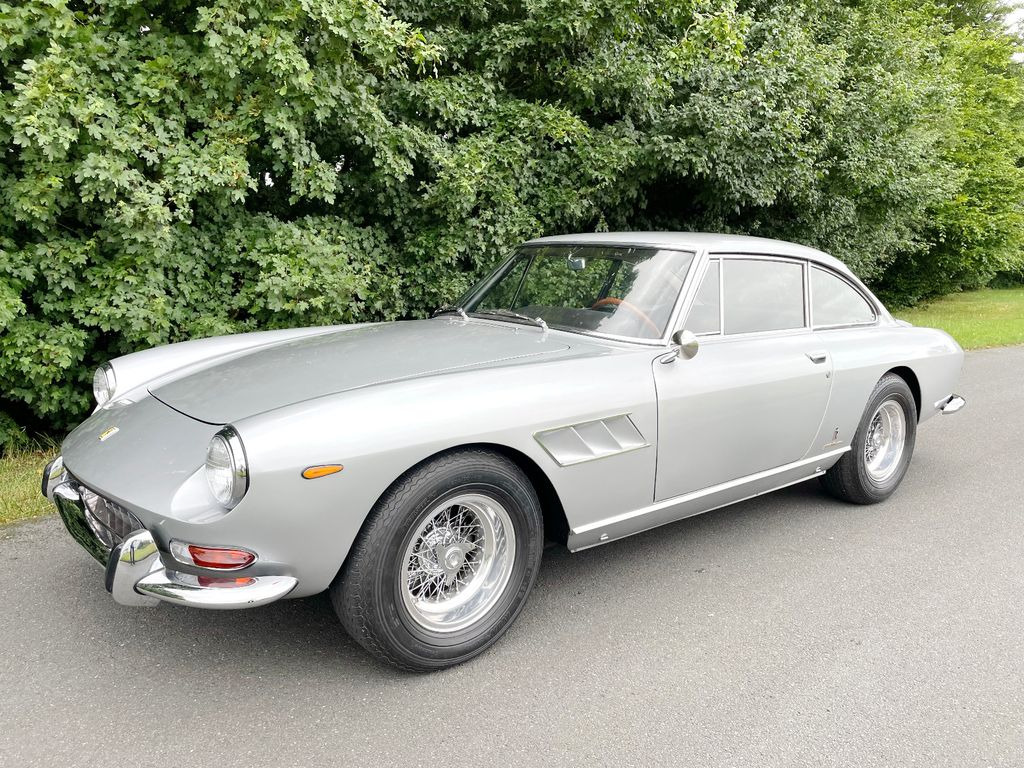 Ferrari 330 GT Coupe 2+2/TÜV neu/H-Zulassung - Personenwagen: afbeelding 1 Ferrari 330 GT Coupe 2+2/TÜV neu/H-Zulassung - Personenwagen: afbeelding 1