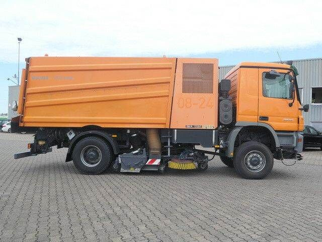 Mercedes-Benz 2032 A Actros 4x4, Bucher STKF 9500, Airport, AC - Veegwagen: afbeelding 2 Mercedes-Benz 2032 A Actros 4x4, Bucher STKF 9500, Airport, AC - Veegwagen: afbeelding 2
