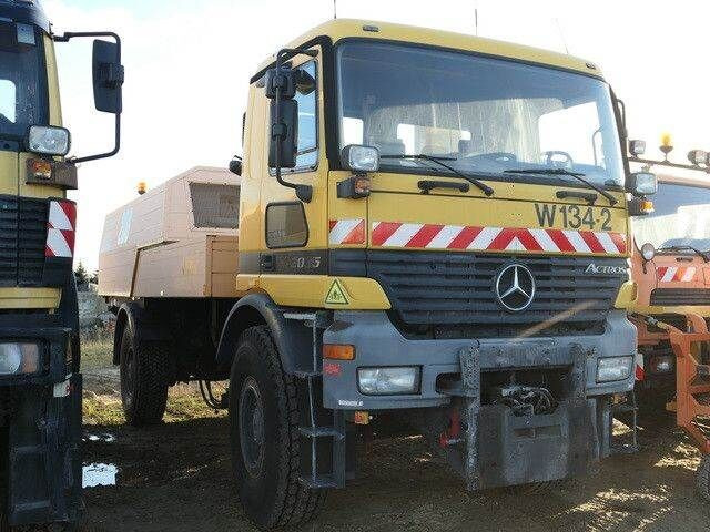 Mercedes-Benz 2035 AK Actros 4x4, Kehrmaschine Schmidt, Allrad - Sneeuwruimer: afbeelding 4 Mercedes-Benz 2035 AK Actros 4x4, Kehrmaschine Schmidt, Allrad - Sneeuwruimer: afbeelding 4