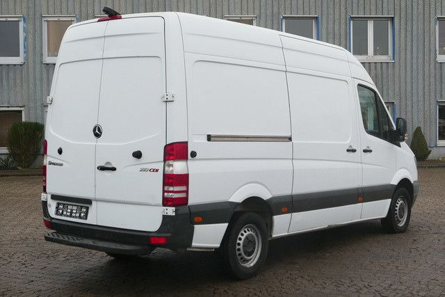Mercedes-Benz 213 CDI Sprinter 4x2, Klima, 3. Sitz, Holzausbau - Kleine bestelwagen: afbeelding 4 Mercedes-Benz 213 CDI Sprinter 4x2, Klima, 3. Sitz, Holzausbau - Kleine bestelwagen: afbeelding 4