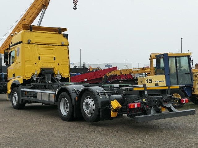 Mercedes-Benz 2546 L 6x2, MP4, 2x Schlafliege, Bullfänger, AC - Containertransporter/ Wissellaadbak vrachtwagen: afbeelding 4 Mercedes-Benz 2546 L 6x2, MP4, 2x Schlafliege, Bullfänger, AC - Containertransporter/ Wissellaadbak vrachtwagen: afbeelding 4