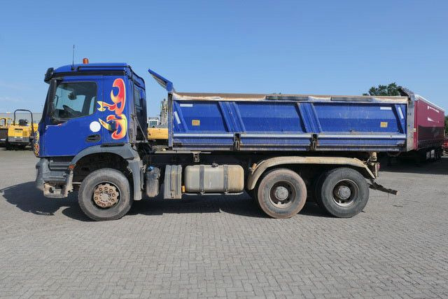 Mercedes-Benz 2643 K Arocs/6x4/Meiller/Plane/AHK/Klima - Kipper vrachtwagen: afbeelding 4 Mercedes-Benz 2643 K Arocs/6x4/Meiller/Plane/AHK/Klima - Kipper vrachtwagen: afbeelding 4