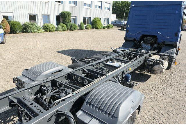 Mercedes-Benz 918 L Atego 4x2, Nebenantrieb, Standklima - Chassis vrachtwagen: afbeelding 4 Mercedes-Benz 918 L Atego 4x2, Nebenantrieb, Standklima - Chassis vrachtwagen: afbeelding 4