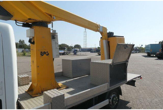 Nissan 32.12 4x2, 11m Arbeitshöhe, Klima,3. Sitz - Vrachtwagen hoogwerker: afbeelding 5 Nissan 32.12 4x2, 11m Arbeitshöhe, Klima,3. Sitz - Vrachtwagen hoogwerker: afbeelding 5