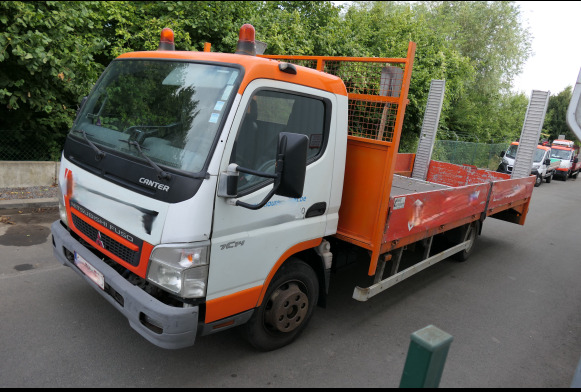 REF:imat : 1-GEM-321 - Camion plateau Mitsubishi (2006-250.346 km) - Andere machine: afbeelding 1 REF:imat : 1-GEM-321 - Camion plateau Mitsubishi (2006-250.346 km) - Andere machine: afbeelding 1