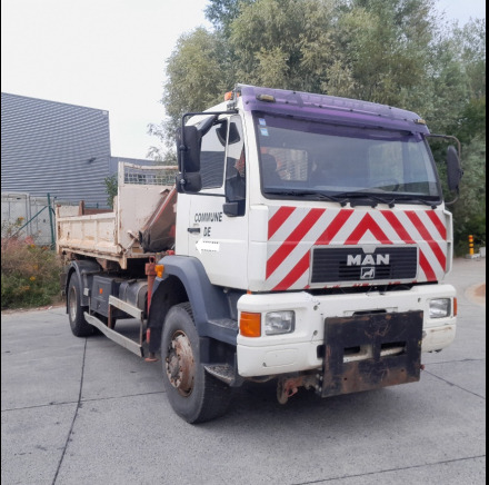 Camion municipal 4X4 avec grue et benne basculante MAN 19.264 - Kipper vrachtwagen, Kraanwagen: afbeelding 2 Camion municipal 4X4 avec grue et benne basculante MAN 19.264 - Kipper vrachtwagen, Kraanwagen: afbeelding 2
