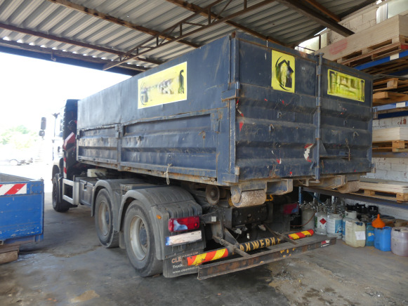 Camion porte container avec grue MAN TGA MH 26 FD (2005-455.395 km)(WMAH09ZZ96M427264) - Containertransporter/ Wissellaadbak vrachtwagen: afbeelding 3 Camion porte container avec grue MAN TGA MH 26 FD (2005-455.395 km)(WMAH09ZZ96M427264) - Containertransporter/ Wissellaadbak vrachtwagen: afbeelding 3