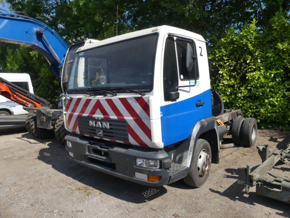 Camion (pour pièces) MAN L2000 (2004-183.392 km) - Chassis vrachtwagen: afbeelding 1 Camion (pour pièces) MAN L2000 (2004-183.392 km) - Chassis vrachtwagen: afbeelding 1