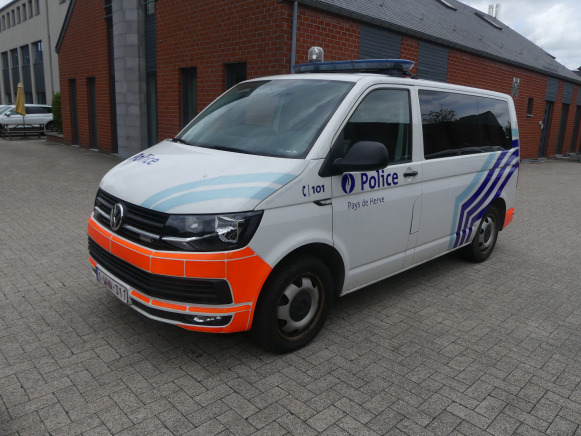 Camionnette, combi de police Volkswagen (2019-243.344 km) - Personenwagen: afbeelding 1 Camionnette, combi de police Volkswagen (2019-243.344 km) - Personenwagen: afbeelding 1