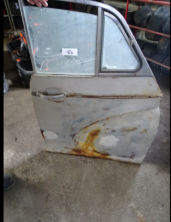 Portière de voiture et pneu MAURICE MINOR - Personenwagen: afbeelding 1 Portière de voiture et pneu MAURICE MINOR - Personenwagen: afbeelding 1