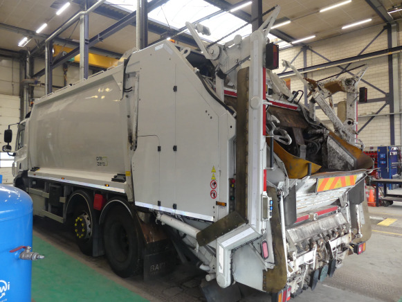 REF:01-BGF-8 - Camion poubelle DAF CF290FAG (2015-268.697 km) - Vuilniswagen: afbeelding 4 REF:01-BGF-8 - Camion poubelle DAF CF290FAG (2015-268.697 km) - Vuilniswagen: afbeelding 4