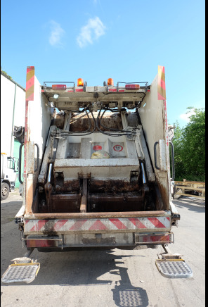 REF : 11 - Camion poubelle DAF CF75 - Vuilniswagen: afbeelding 4 REF : 11 - Camion poubelle DAF CF75 - Vuilniswagen: afbeelding 4