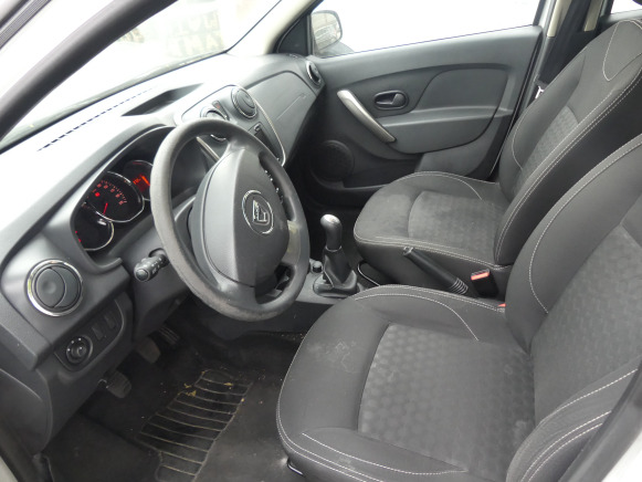 REF:19514 - Voiture Dacia Logan (2013-106.372 km) (VIN:UU14SDAG350005502) - Personenwagen: afbeelding 2 REF:19514 - Voiture Dacia Logan (2013-106.372 km) (VIN:UU14SDAG350005502) - Personenwagen: afbeelding 2