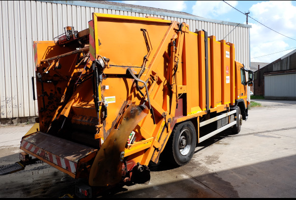 REF : 2 - Camion Poubelle VOLVO FM/FH - Vuilniswagen: afbeelding 5 REF : 2 - Camion Poubelle VOLVO FM/FH - Vuilniswagen: afbeelding 5