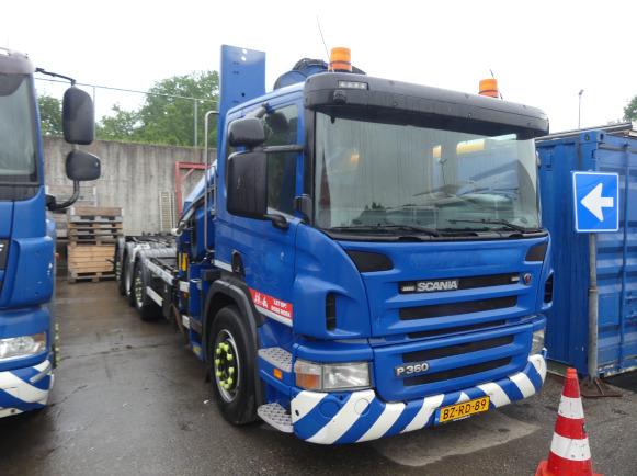 REF:BZ-RD-89 - Camion porte container avec grue Scania P360 B 8X2/*6 (2011-759.907 km) - Containertransporter/ Wissellaadbak vrachtwagen: afbeelding 2 REF:BZ-RD-89 - Camion porte container avec grue Scania P360 B 8X2/*6 (2011-759.907 km) - Containertransporter/ Wissellaadbak vrachtwagen: afbeelding 2