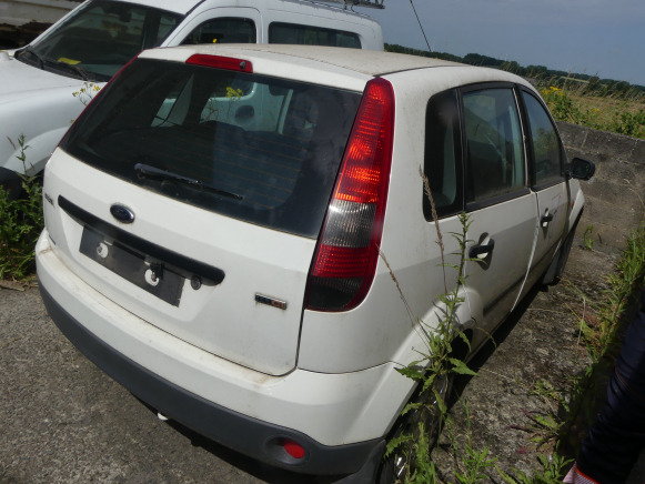 REF:Immatriculée sous : SPI-110 - Voiture Ford FIESTA - Personenvervoer: afbeelding 3 REF:Immatriculée sous : SPI-110 - Voiture Ford FIESTA - Personenvervoer: afbeelding 3