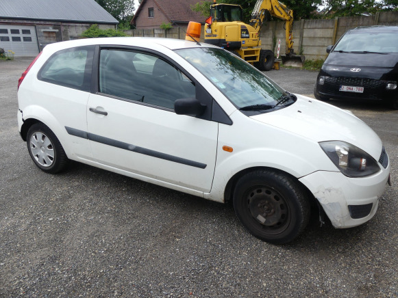 REF:TRE614 - Voiture Utilitaire Ford FIESTA TDCI (2005-101.699 km) - Personenwagen: afbeelding 3 REF:TRE614 - Voiture Utilitaire Ford FIESTA TDCI (2005-101.699 km) - Personenwagen: afbeelding 3