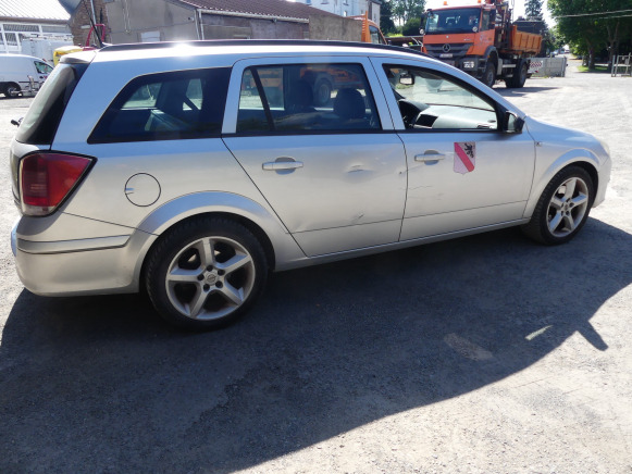 REF:TRF008 - Voiture Opel Astra break (2005-158.167 km) - Personenwagen: afbeelding 5 REF:TRF008 - Voiture Opel Astra break (2005-158.167 km) - Personenwagen: afbeelding 5