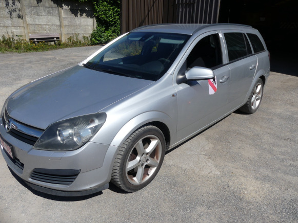 REF:TRF008 - Voiture Opel Astra break (2005-158.167 km) - Personenwagen: afbeelding 1 REF:TRF008 - Voiture Opel Astra break (2005-158.167 km) - Personenwagen: afbeelding 1