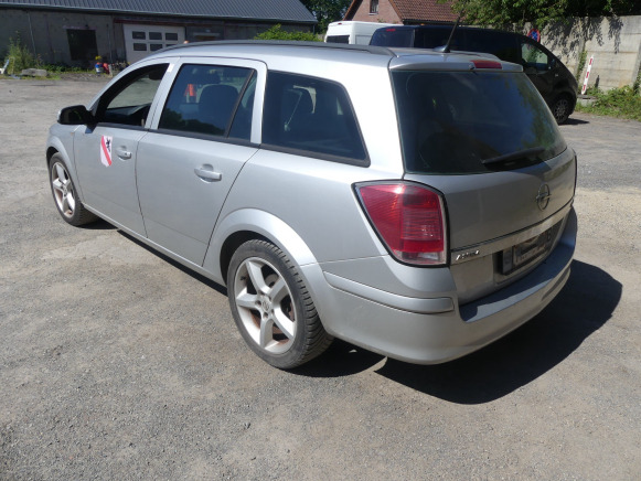 REF:TRF008 - Voiture Opel Astra break (2005-158.167 km) - Personenwagen: afbeelding 3 REF:TRF008 - Voiture Opel Astra break (2005-158.167 km) - Personenwagen: afbeelding 3