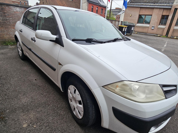 Voiture Renault Megane (2008-96.479 km-VIN:VF1LM1S0H40530344) - Personenwagen: afbeelding 2 Voiture Renault Megane (2008-96.479 km-VIN:VF1LM1S0H40530344) - Personenwagen: afbeelding 2