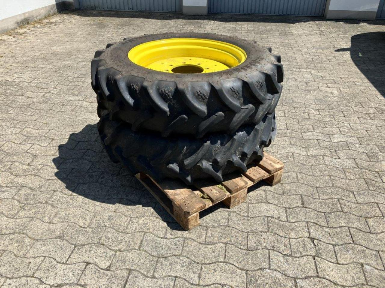 Alliance 320/85R28 - Band voor Landbouwmachine: afbeelding 1 Alliance 320/85R28 - Band voor Landbouwmachine: afbeelding 1