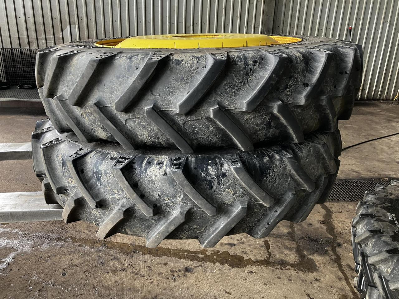 BKT 270/95R32 - Band voor Landbouwmachine: afbeelding 1 BKT 270/95R32 - Band voor Landbouwmachine: afbeelding 1