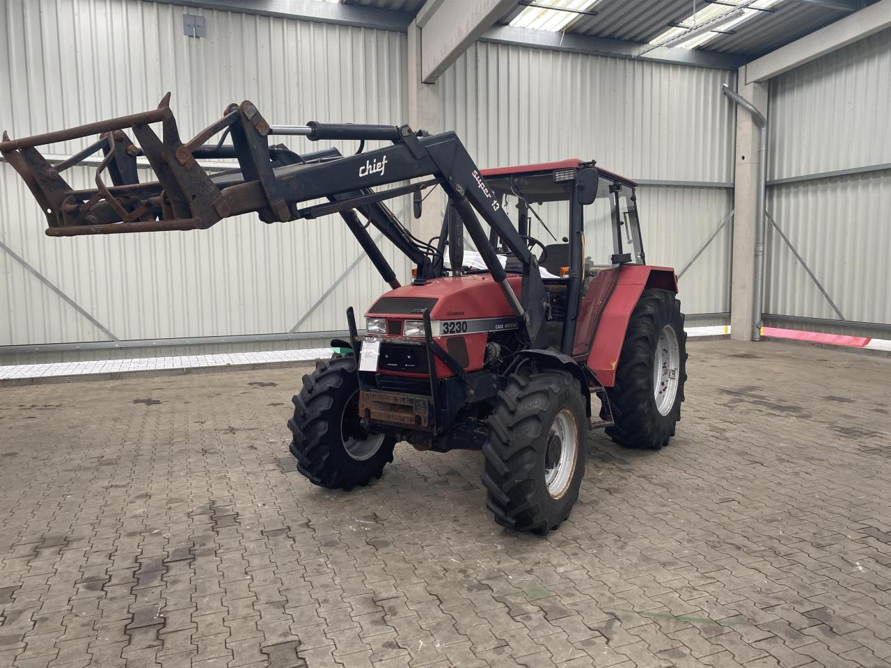 Case-IH 3230 - Tractor: afbeelding 1 Case-IH 3230 - Tractor: afbeelding 1