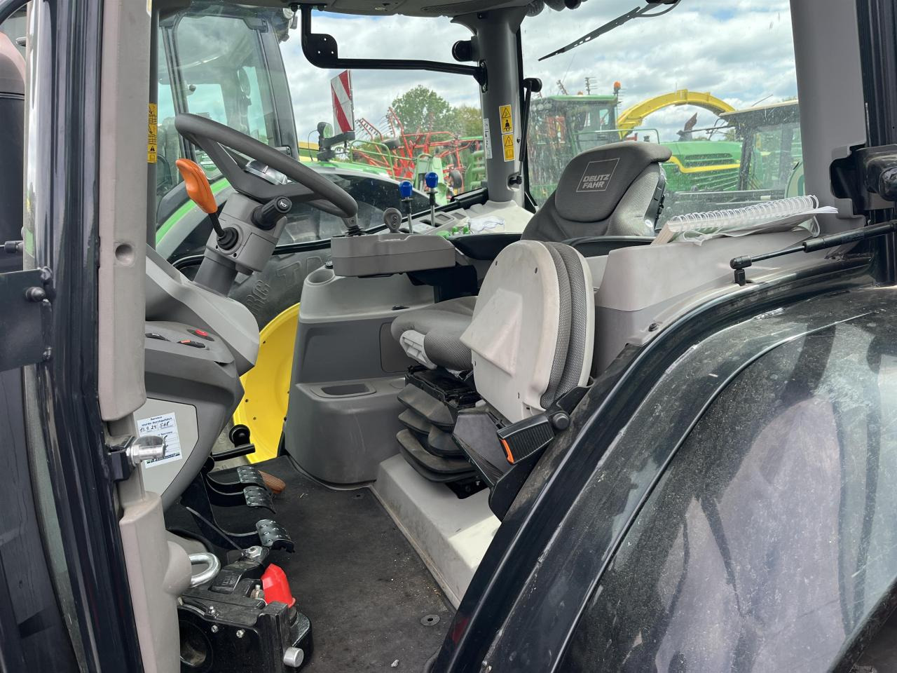 / Deutz-Fahr 6125 C RVShift - Tractor: afbeelding 2 / Deutz-Fahr 6125 C RVShift - Tractor: afbeelding 2