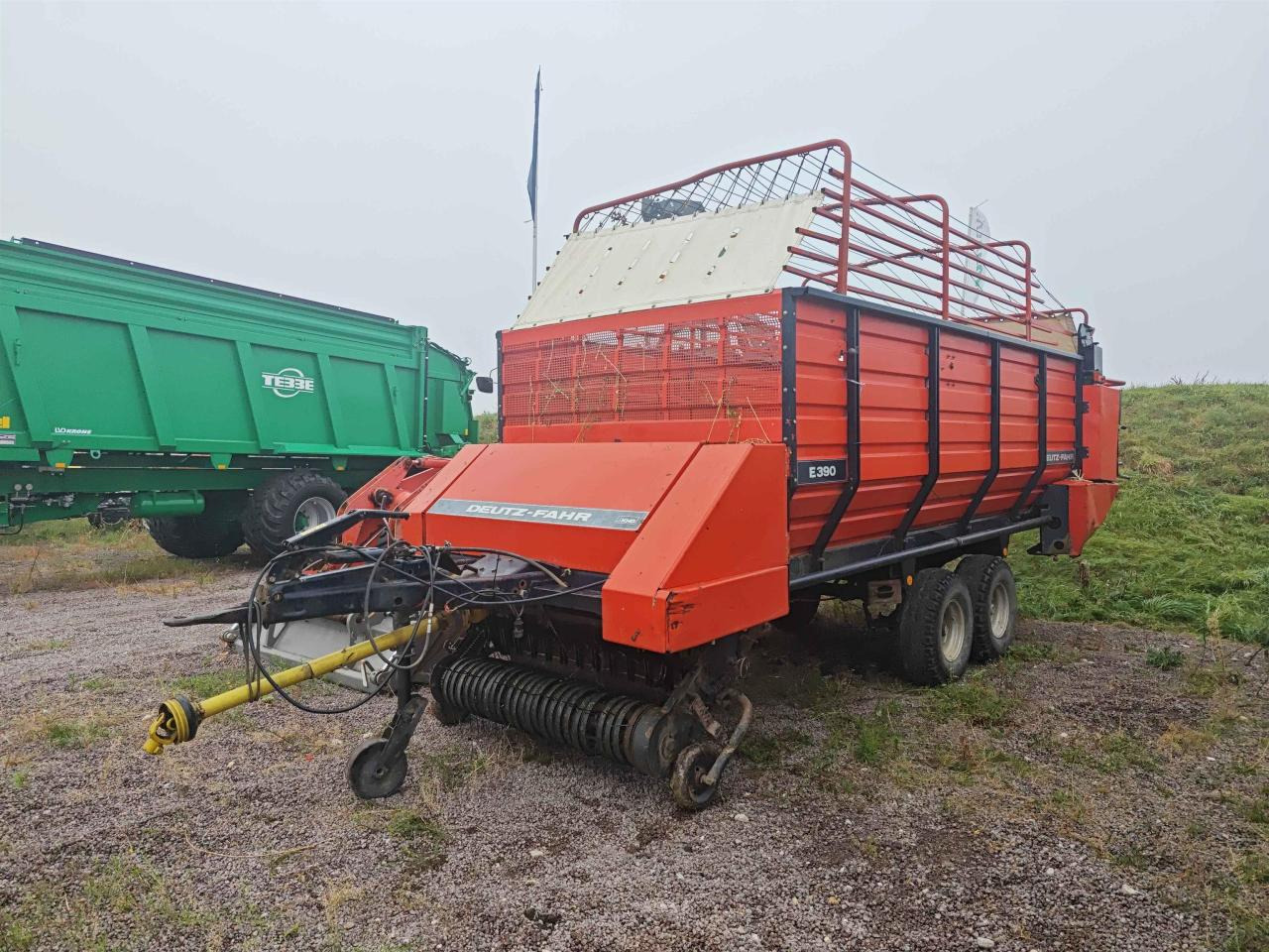 Deutz-Fahr E390 - Opraapwagen: afbeelding 1 Deutz-Fahr E390 - Opraapwagen: afbeelding 1