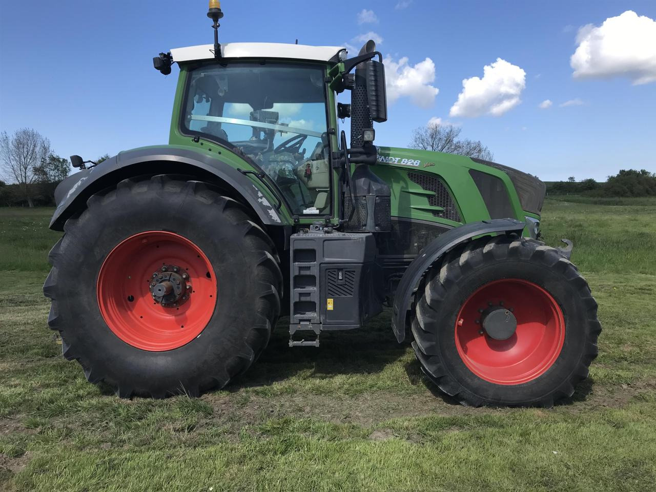 Fendt 828 Vario - Tractor: afbeelding 2 Fendt 828 Vario - Tractor: afbeelding 2