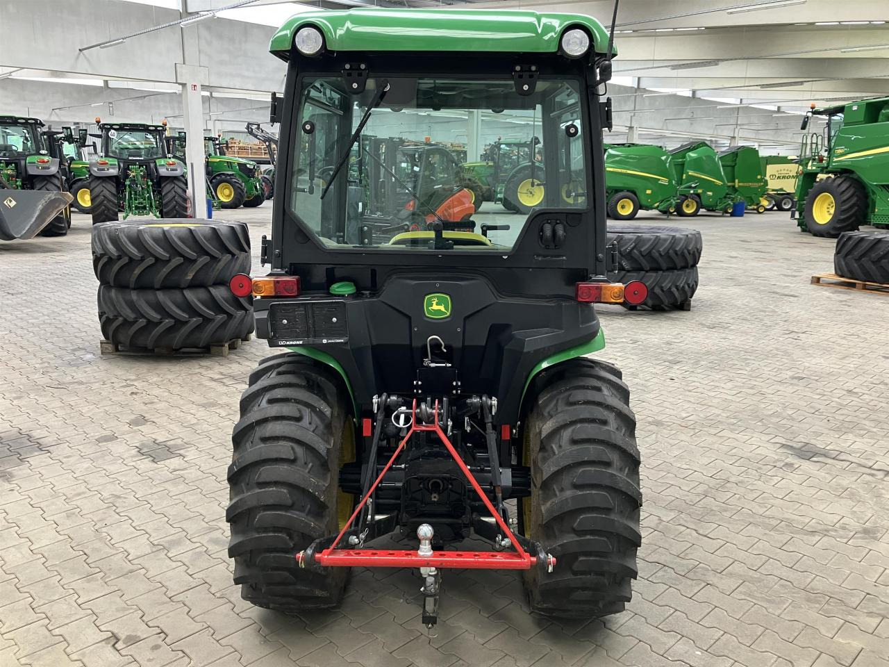 John Deere 3025E - Tractor: afbeelding 4 John Deere 3025E - Tractor: afbeelding 4